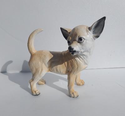 Statue en résine de chihuahua naturel - H 30 cm